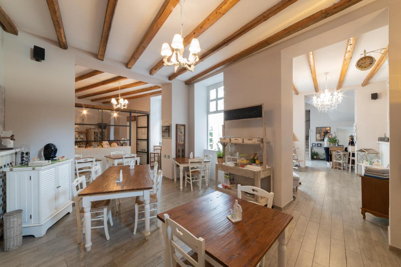 ホテル Cas'E Charming House カゼルタ エクステリア 写真